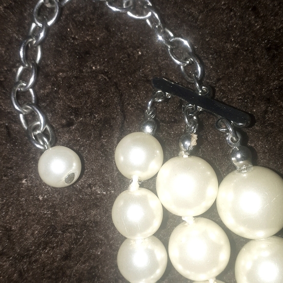 Triple strand pearls - Picture 2 of 3